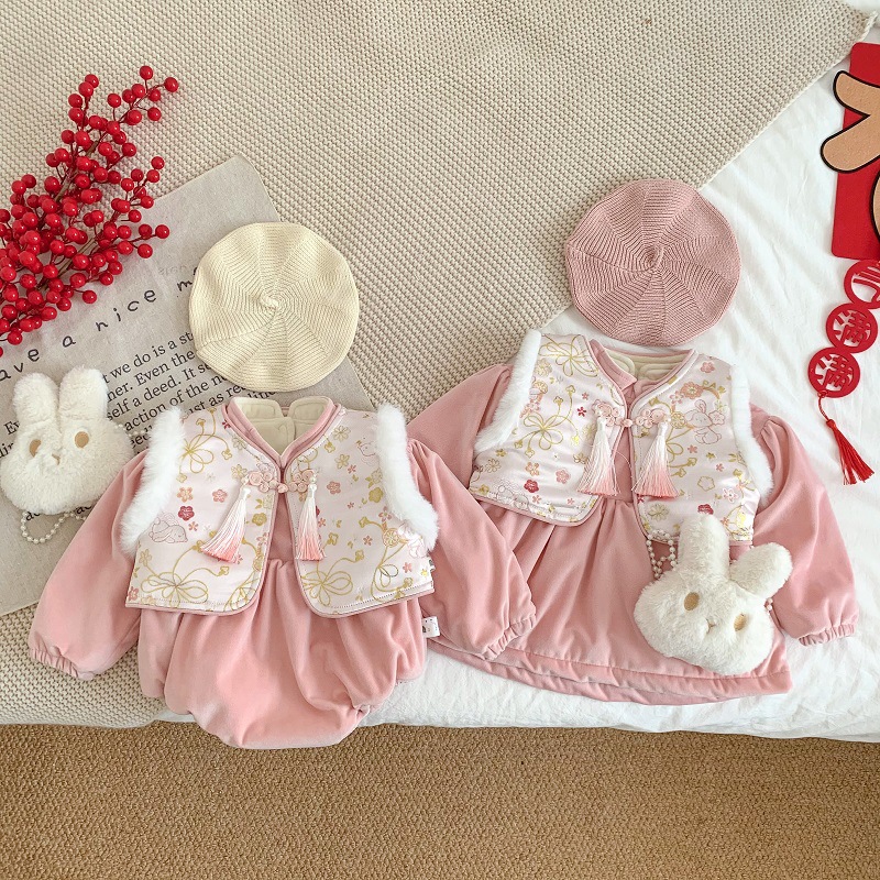 婴儿冬装加绒宝宝满月礼服三件套送包加绒三角哈衣姐妹新生儿衣服