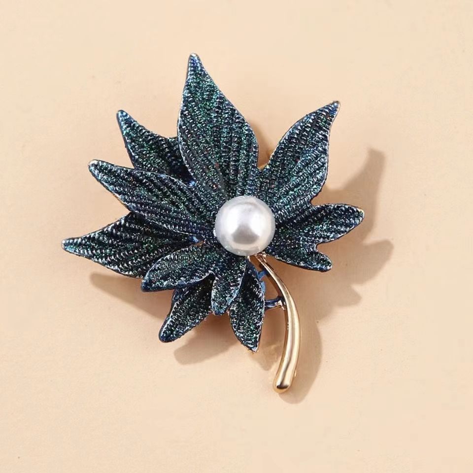 Natural Pearl Double Maple Leaf Brooch Women's Fashion High-end Beautiful Sweater Suit Jacket Pin Accessories