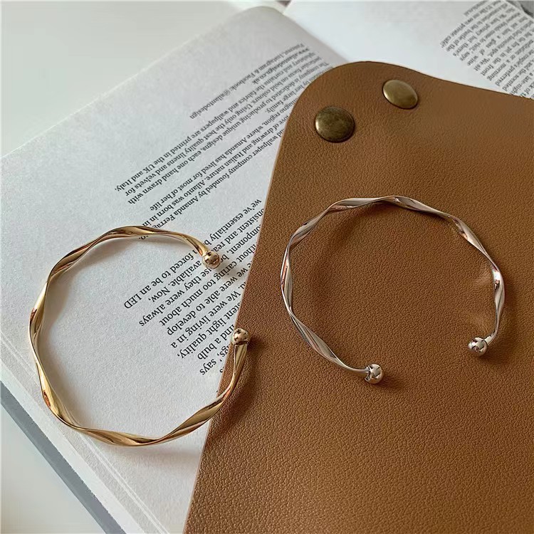 Mobius bracelet female ins cold style niche design bracelet simple fashion high sense girlfriends bracelet