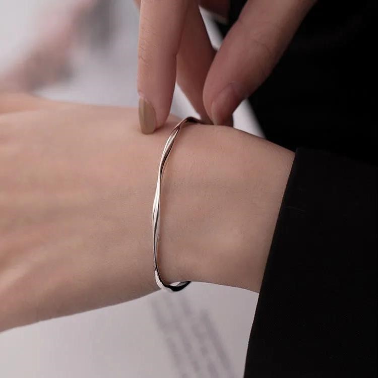 Mobius Bracelet Women's ins Cold Style Niche Design Bracelet Simple Fashion High-end Girlfriend Bracelet