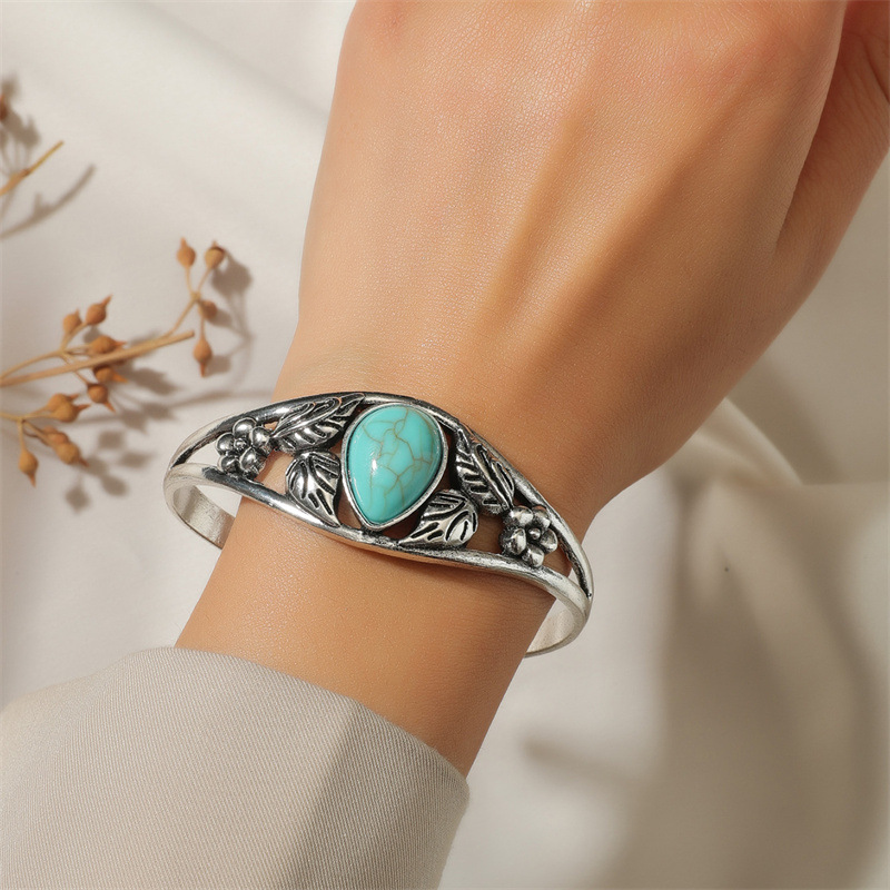 Tibetan ethnic style turquoise bracelet summer bracelet Nepal Handmade ancient silver bracelet female Yiwu jewelry