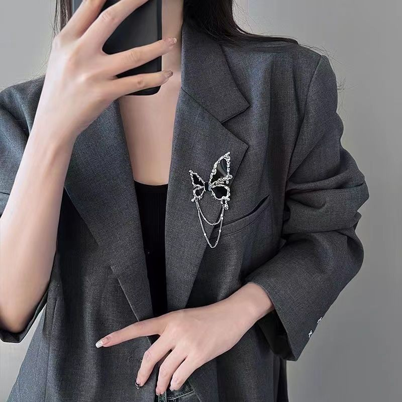 Black Butterfly Tassel Metal Brooch Women's Autumn and Winter ins Sweet Cool High-end Suit Corsage Niche High-end Jewelry