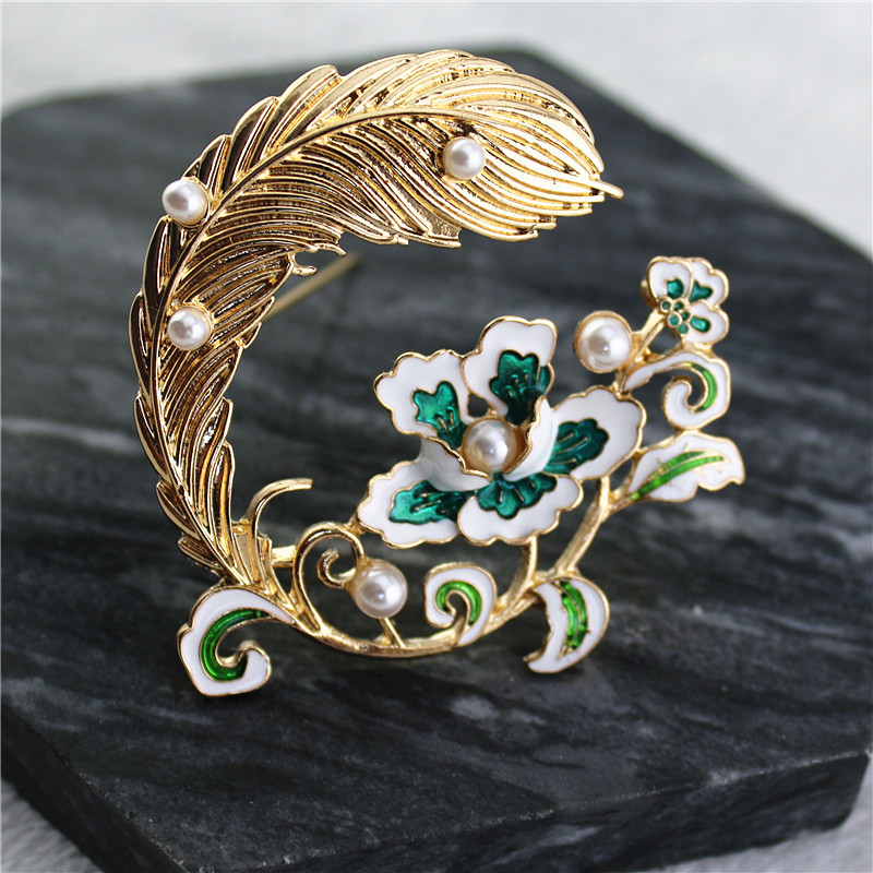 Fashion Elegant Peacock Feather Inlaid Pearl Brooch High Temperament Simple All-match Chinese Style Peony Brooch