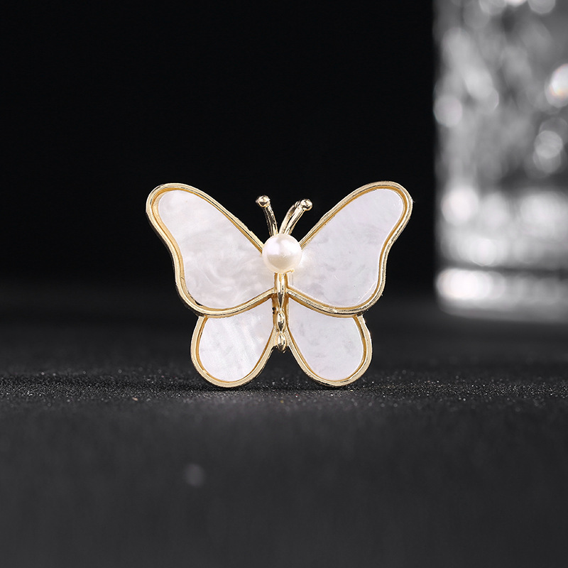White butterfly brooch high-grade anti-fritillary Pearl anti-light pin corsage spot factory clothing accessories