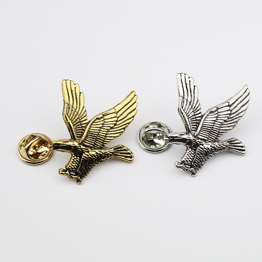 F029 Hipster retro domineering Eagle male chest pin buckle Soaring Eagle badge personalized accessories