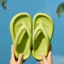 沙滩海边凉拖鞋女款夏季外穿2024新款高级感厚底人字拖女夏天外出
