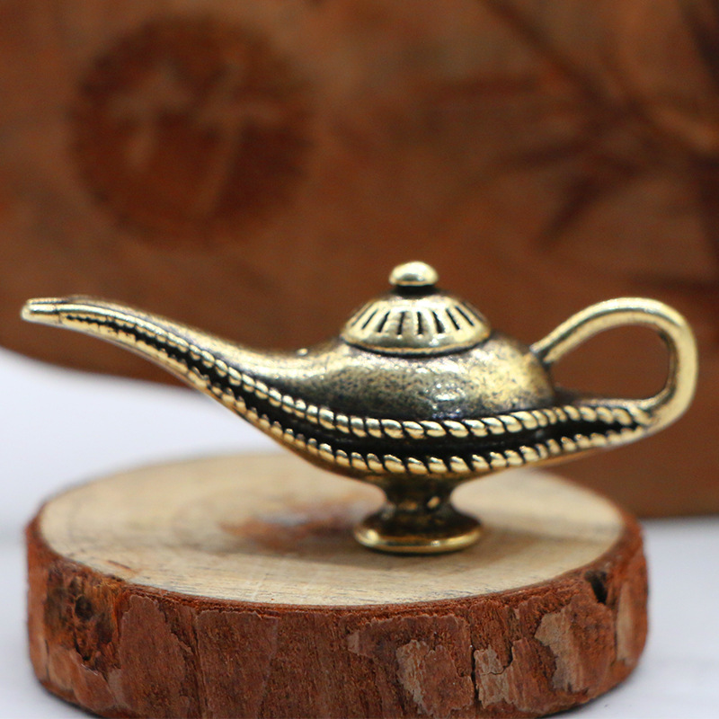 Handmade Pure Brass Aladdin Divine Lamp Car Keychain Key Personalized Small Pendant Pendant Creative Gift Jewelry