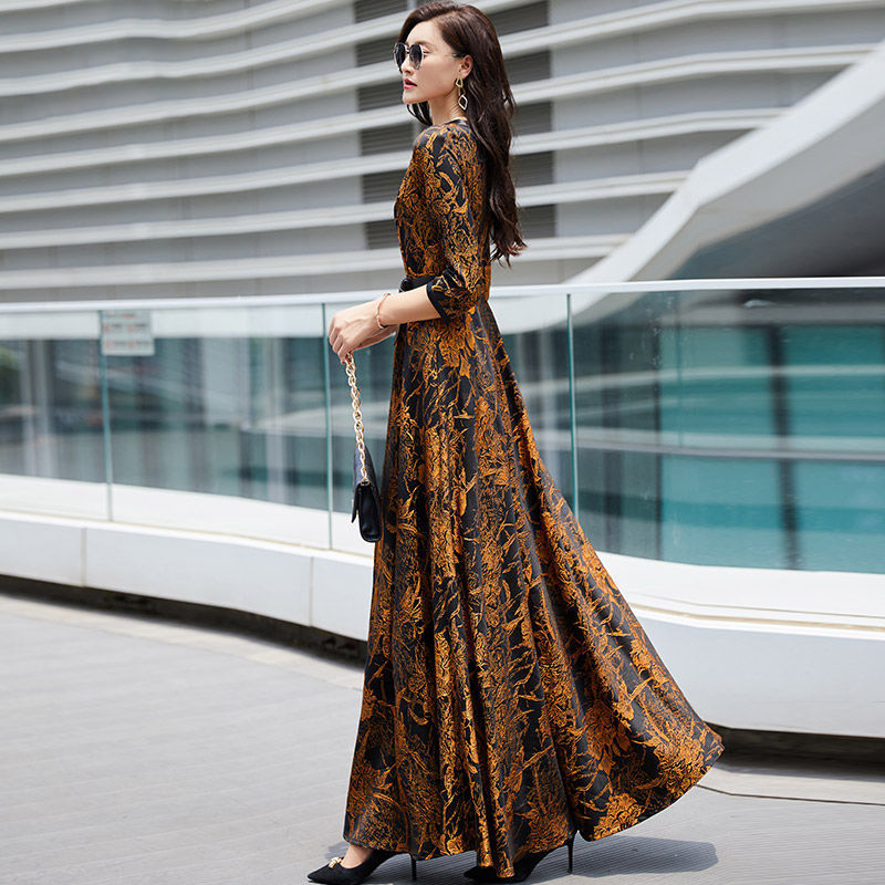 Long-sleeved dress women's Spring and Autumn waist slim long elegant V-neck printed to bare feet long skirt