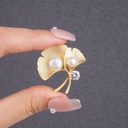 Pearl Ginkgo Leaf Brooch Women's Anti-Light Cyber Celebrity Dummy Golden Pin Decorative Jacket Suit Fixed Clothes Accessories