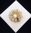 2018 New Bee Daisy Brooch Animal Flower Series Rhinestone Pearl Corsage Pin