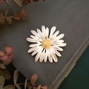 Qingdao Vintage French Style Mori Daisy Flower Brooch Exquisite Simple Elegant Elegant Pin Corsage