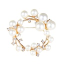 Simple Pearl Brooch Women's Elegant Anti-Light Pin All-Match Sweater Suit Creative Corsage Silk Towel Buckle