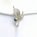 Trim Fragrance Brooch Women's Grey Pearl Exquisite Corsage Anti-running Suit Small Fragrance Style Pin Accessories