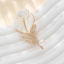 Shell Pearl Feather Corsage Pin Brooch High-end Female Temperament Niche Design Sense ins High-value All-match